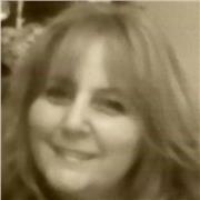 Residente a Londra da 30 anni, insegno Italiano rispettando le regole grammaticali che si studiano in Italia